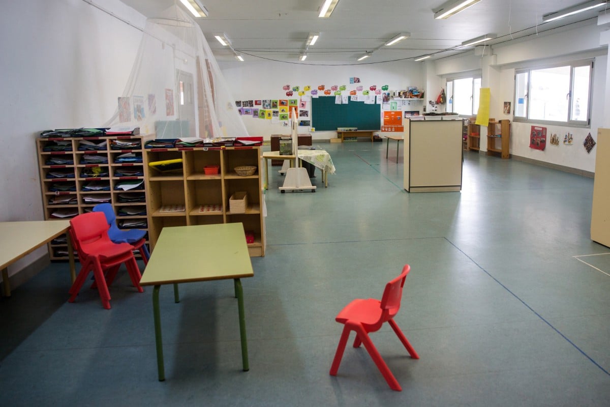 Kelas kosong di dalam sekolah di Labastida, Basque Country, Spanyol.