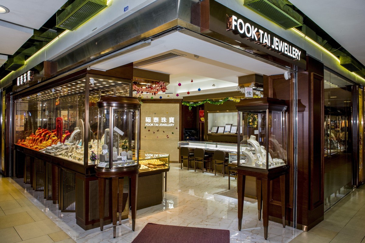 Customers Return To Hong Kong S Protest Hit Jewellery Shops To
