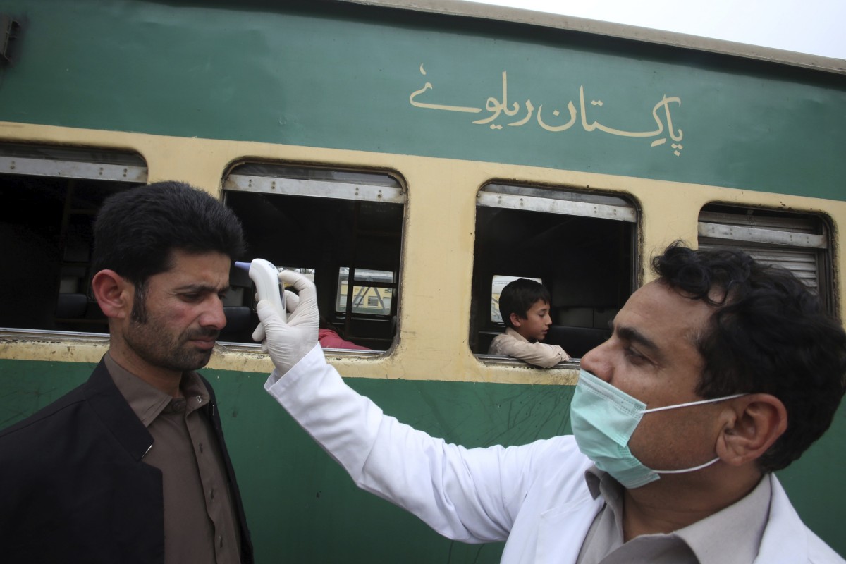 Coronavirus Pakistan S Imran Khan Rules Out Mass Shutdowns