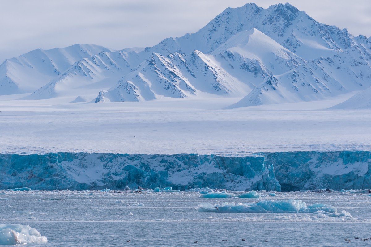 Arctic pole. Морена ледника Шпицберген. Северный полюс Арктика. Арктика пейзаж. Льды Северного Ледовитого океана.