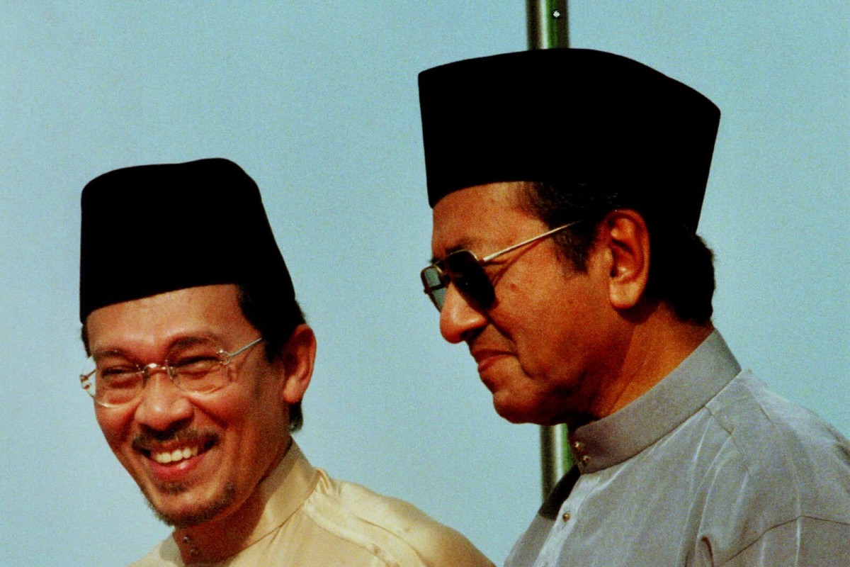 New Malaysian Leader Unveils Revamped Cabinet With No Deputy Abc News