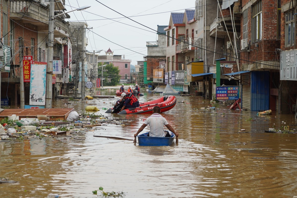 Sleepless nights on China’s dykes as floods hit 34 million people
