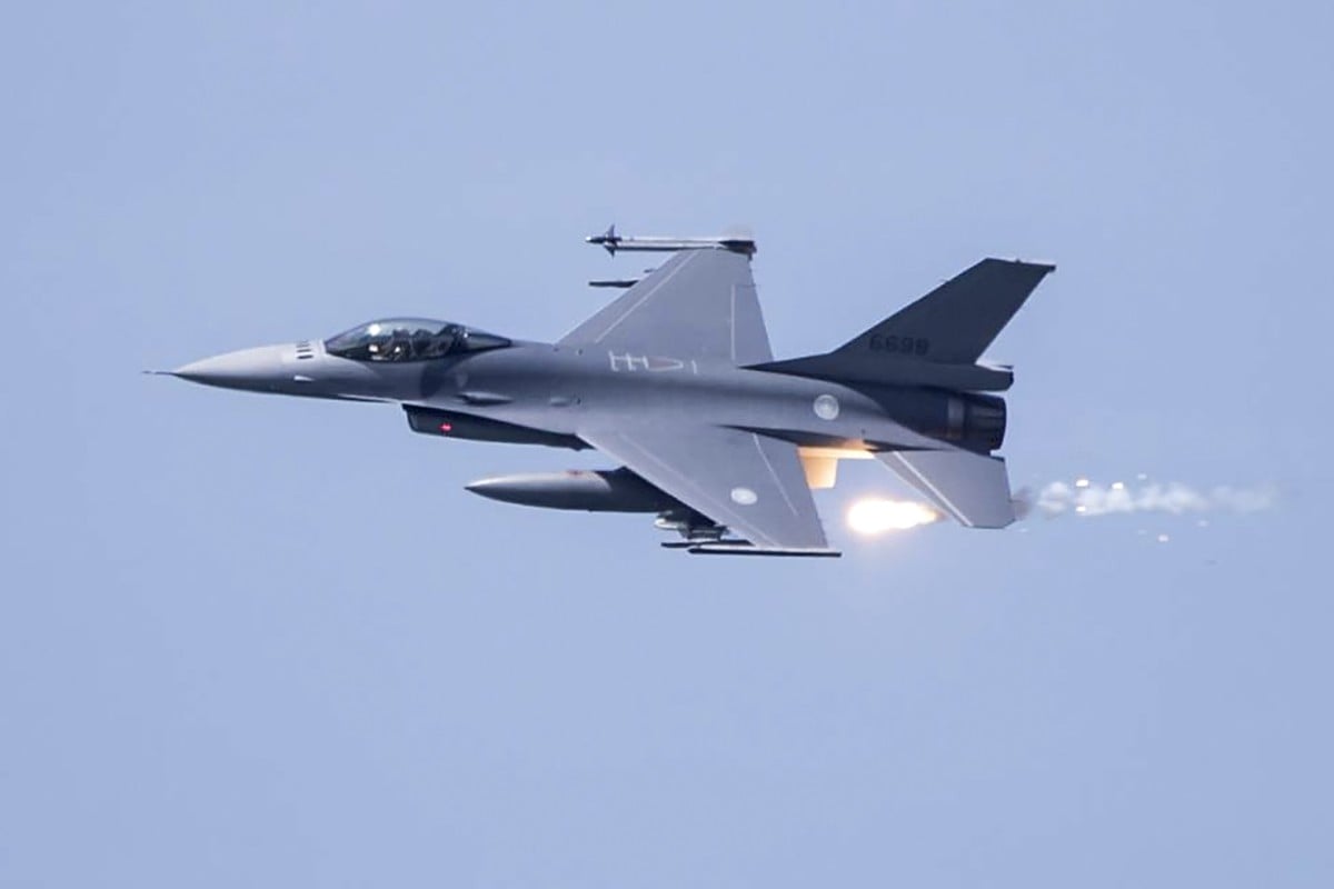 A US-made F-16V fighter jet is part of a drill over Taichung, Taiwan last month. Taiwanese pilots have been told to avoid triggering any military incidents. Photo: EPA-EFE/Taiwanese defence ministry