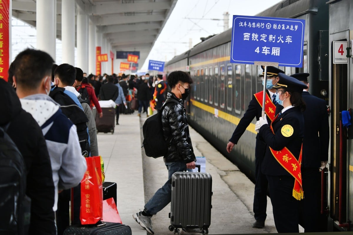 Medical and public health experts are keen for people to overcome vaccination hesitancy for communities to reopen. Photo: Xinhua