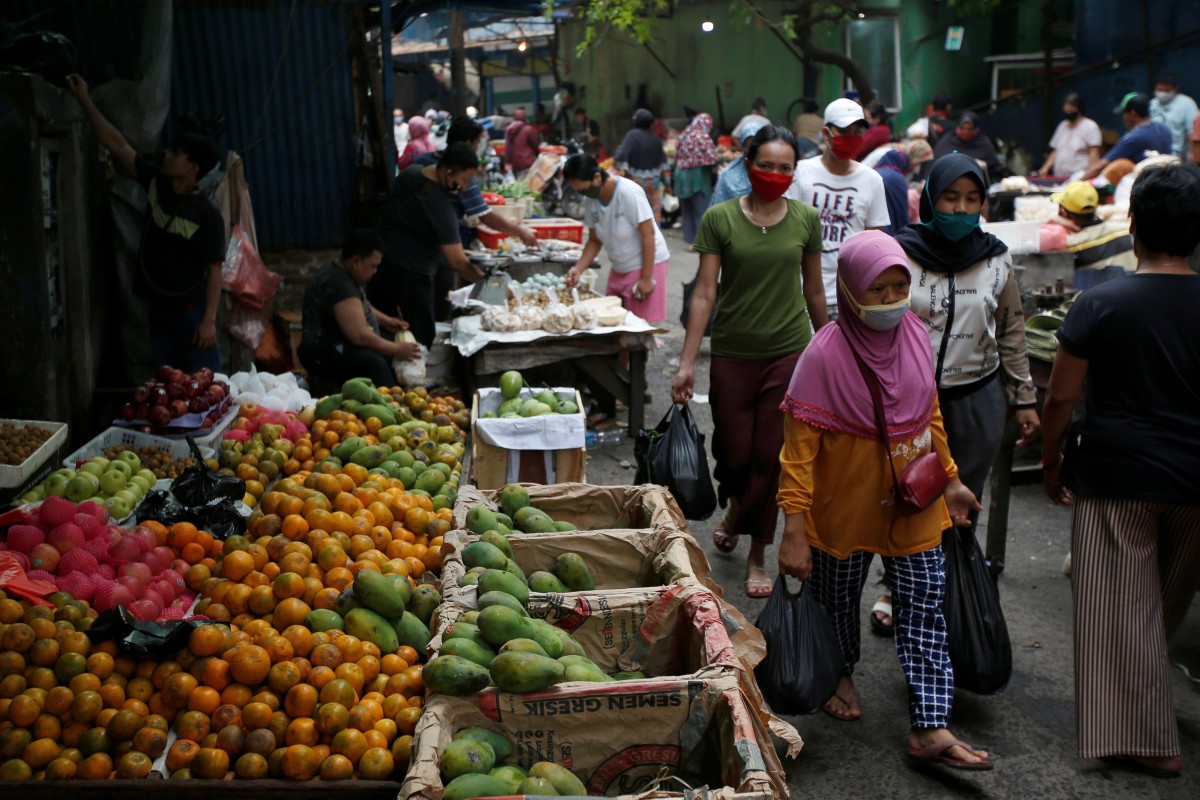 As Indonesia faces recession, failure to help informal sector will cost