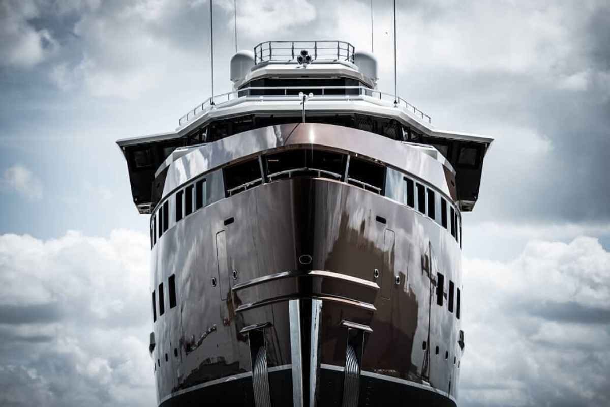 This Ice Breaking Superyacht Built For A Russian Billionaire Comes With 2 Helicopters A Submarine And Costs A Cool Us 850 000 Per Week To Rent Take A Closer Look At La Datcha