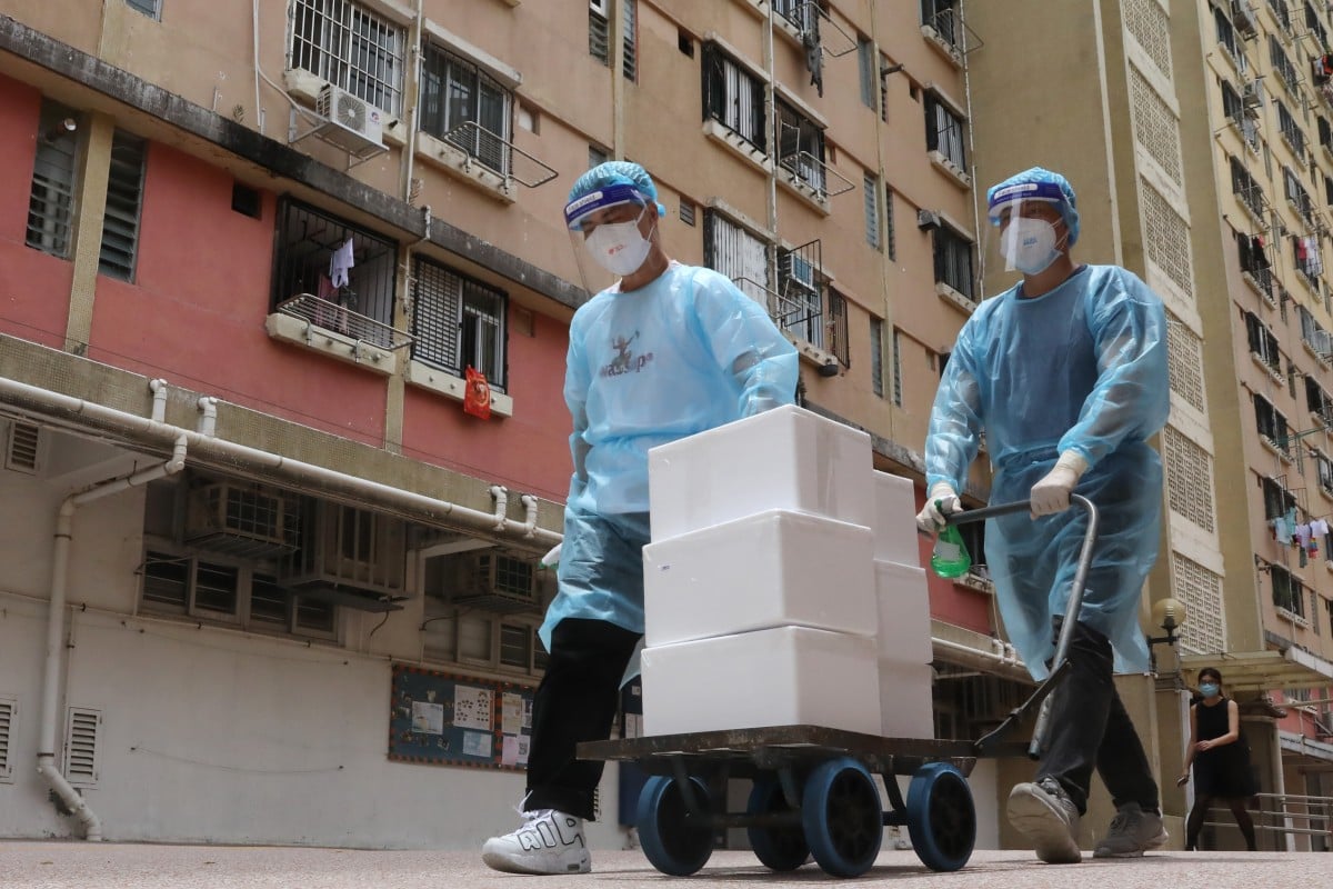 Medical staff move samples in Tuen Mun. Photo: K. Y. Cheng