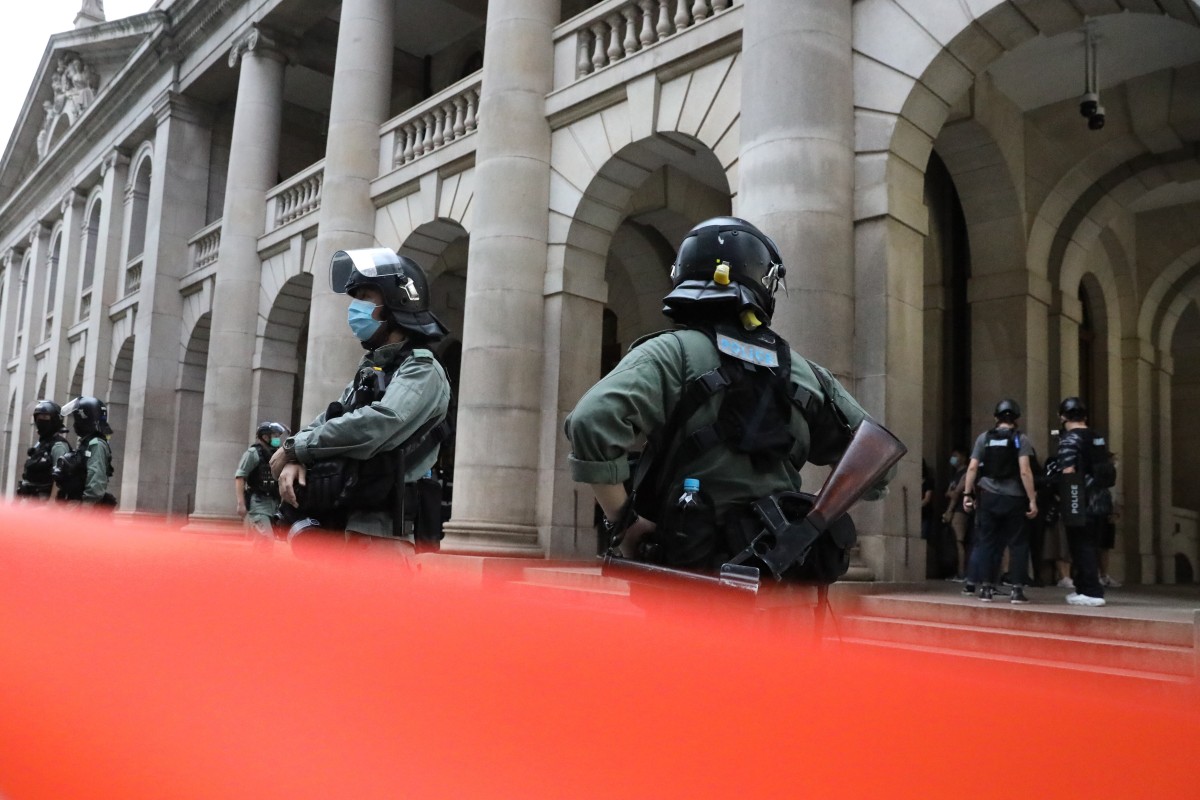 Riot police guard the Court of Final Appeal during a demonstration to mark the first anniversary of the anti-government protests on June 9. Photo: Dickson Lee