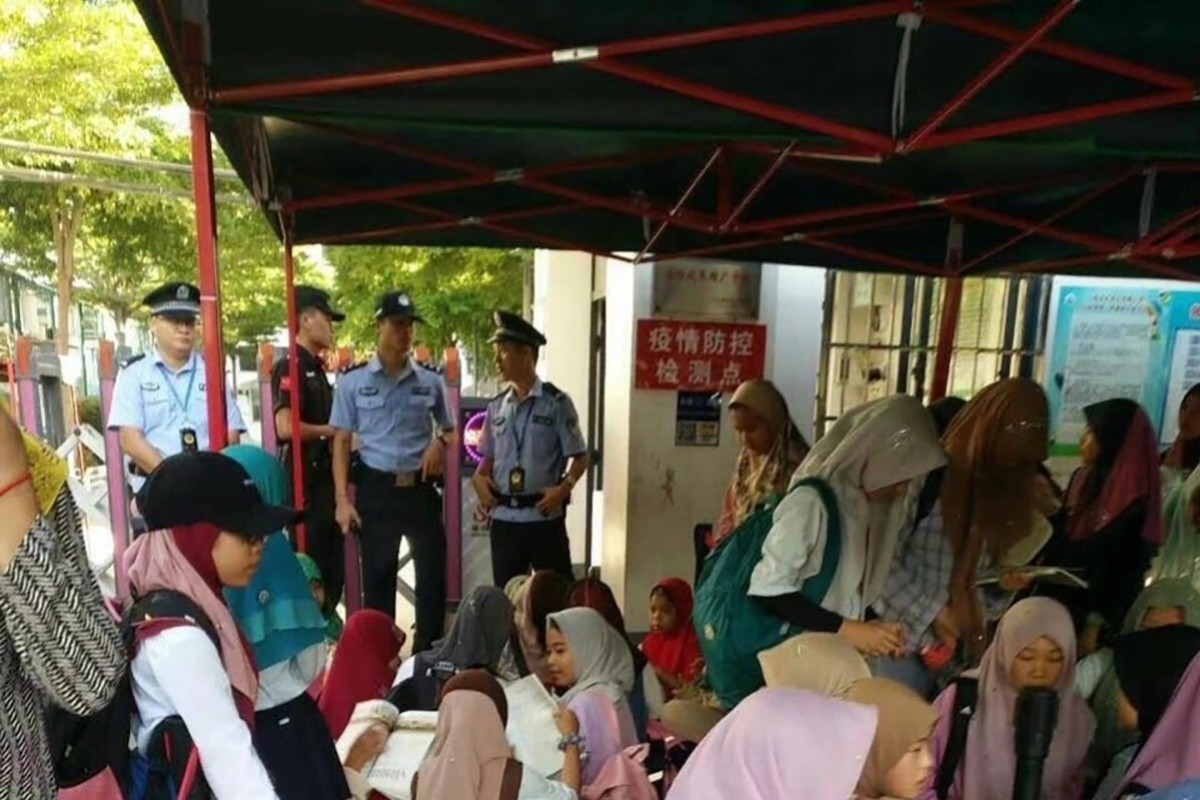 Hijab-wearing Utsul girls protest against the ban outside a school in Sanya. Photo: Weibo