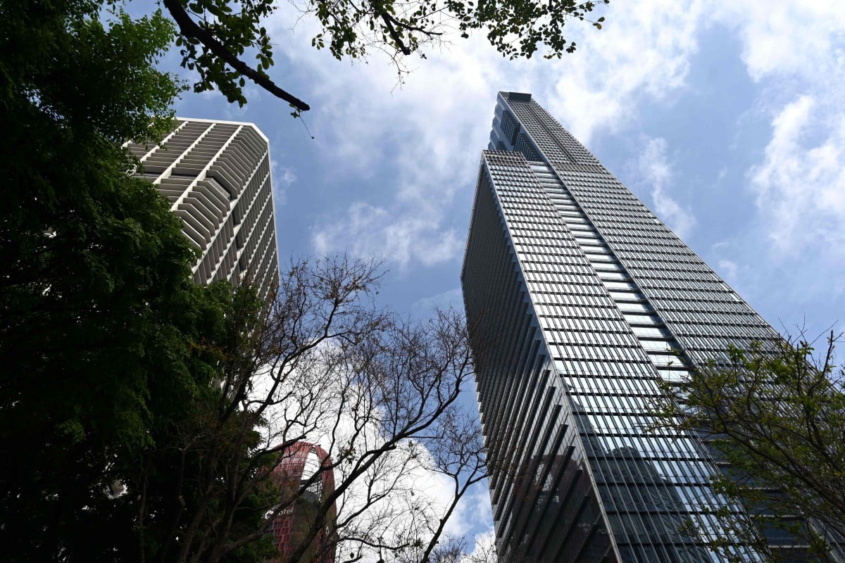 Tháp Guoco của Singapore, nơi có căn hộ thông tầng sang trọng Wallich Residence do tỷ phú người Anh James Dyson bán. Ảnh: AFP