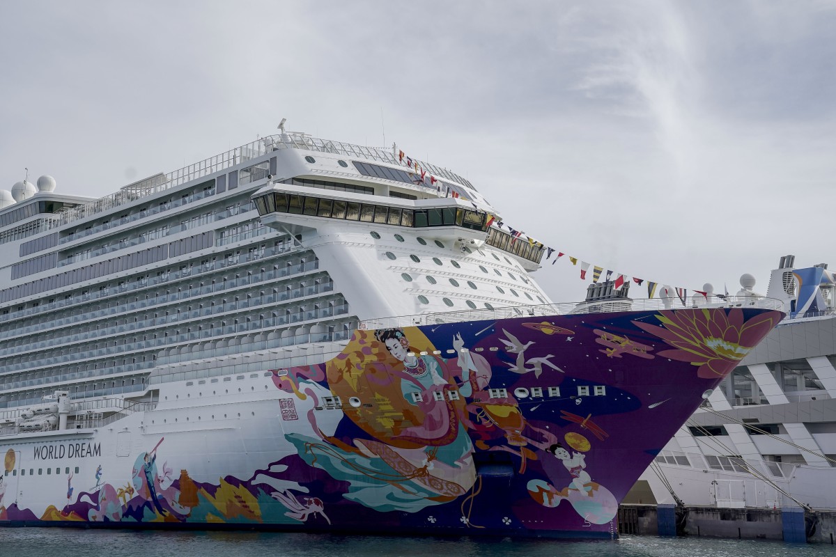 In Singapore Hundreds Set Sail On World Dream S Cruise To Nowhere South China Morning Post