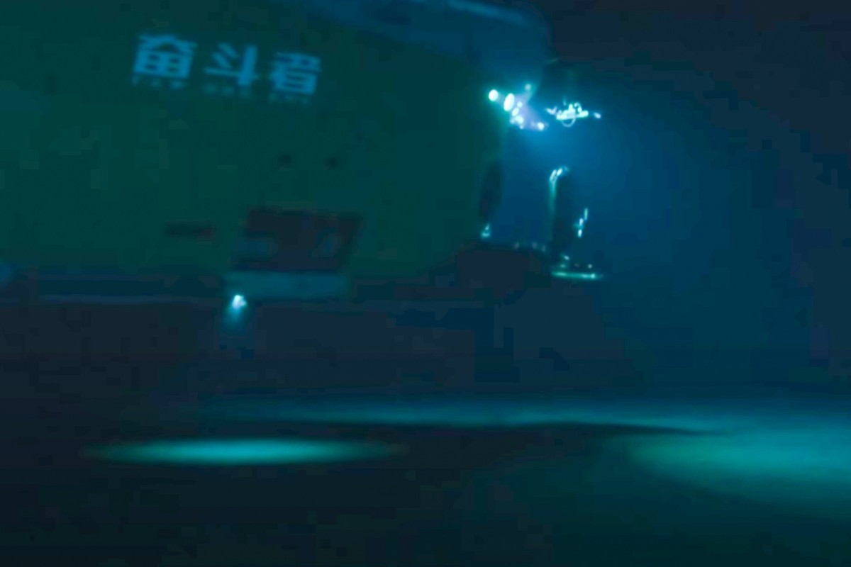 Chinese Vessel Dives Into World S Deepest Ocean Valley South China Morning Post