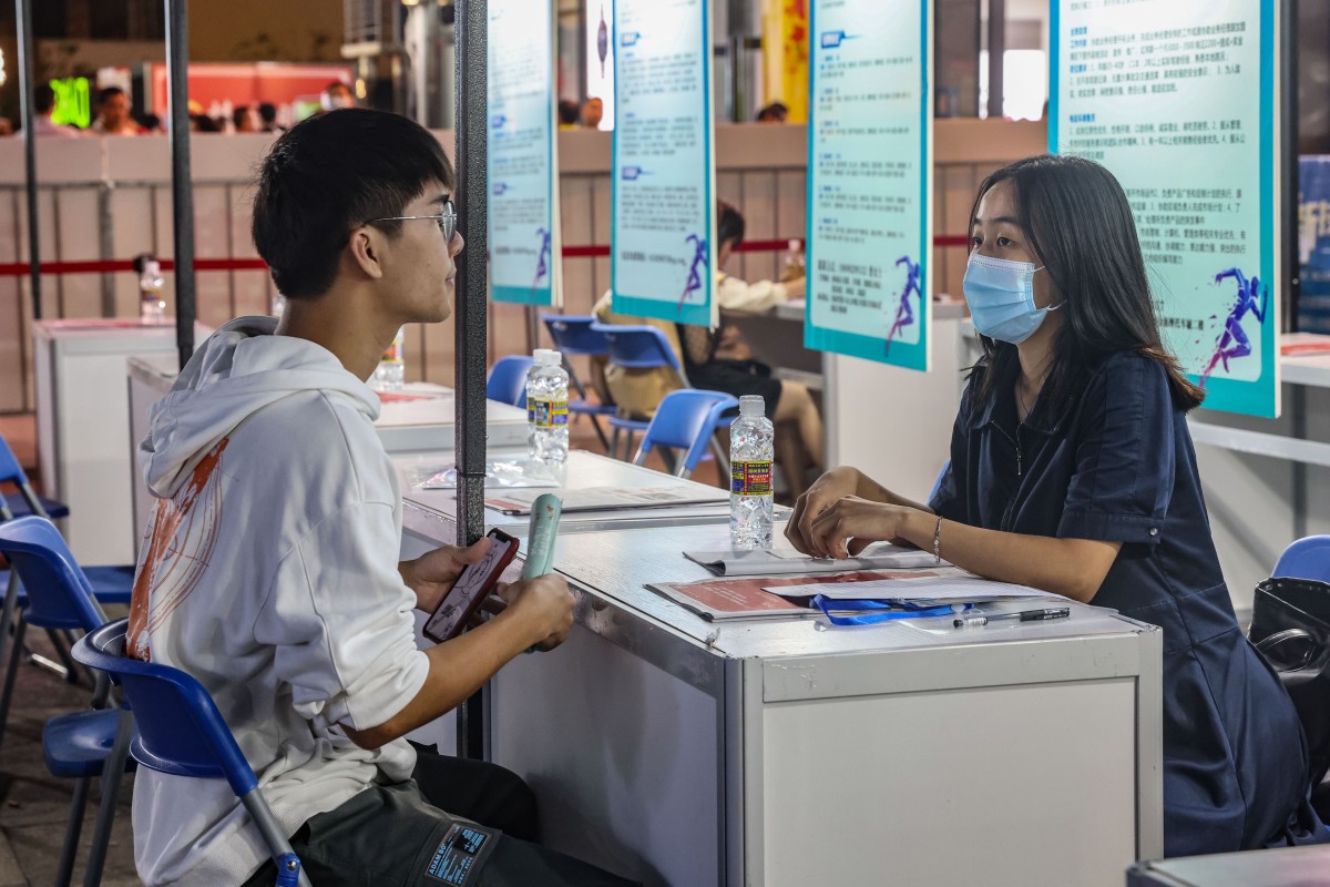 More than 500,000 job vacancies were offered to applicants at a job fair that kicked off on Wednesday in Wuhan, Hubei province. Photo: Xinhua