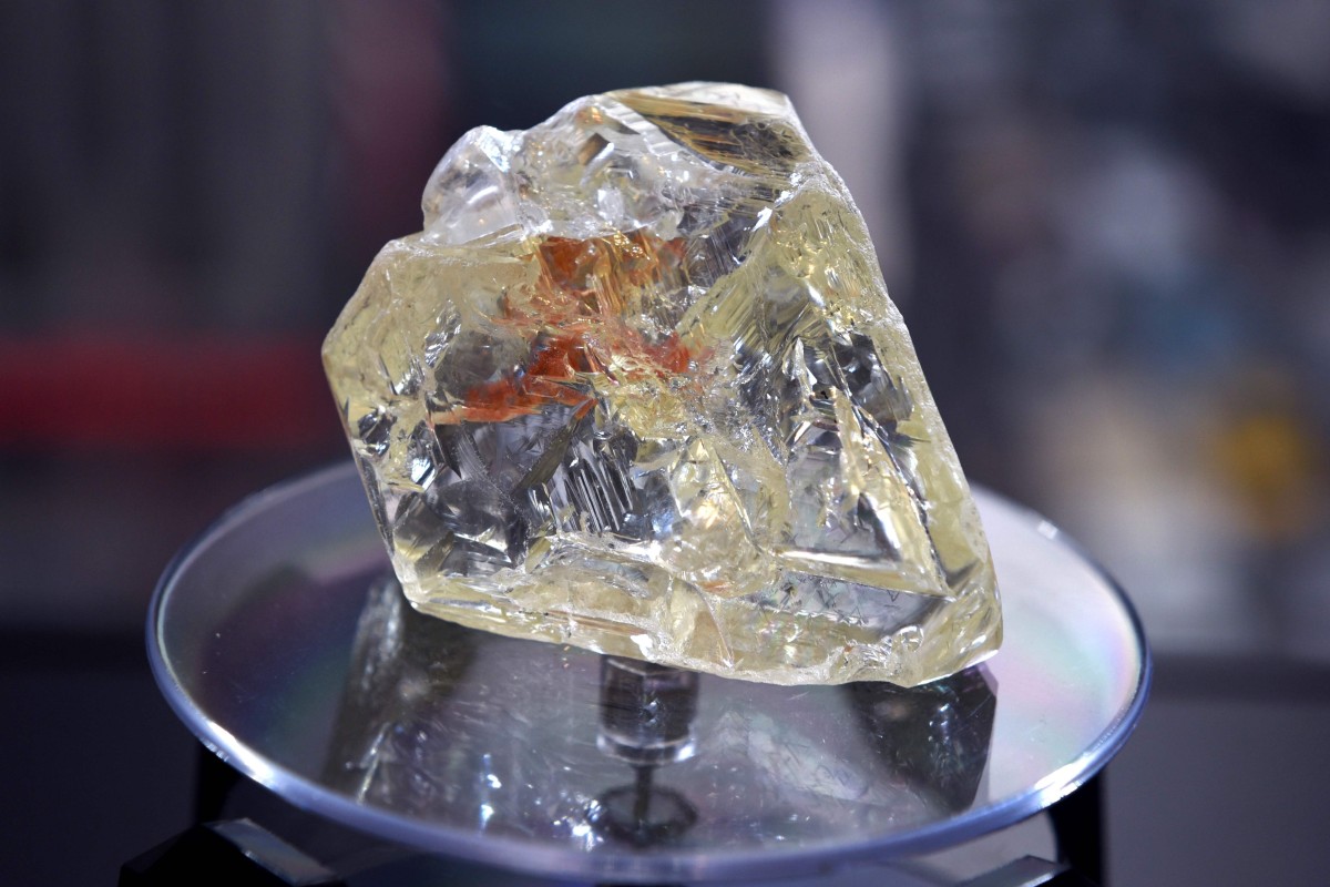 Chinese Scientists Develop Glass As Hard As A Diamond South China Morning Post