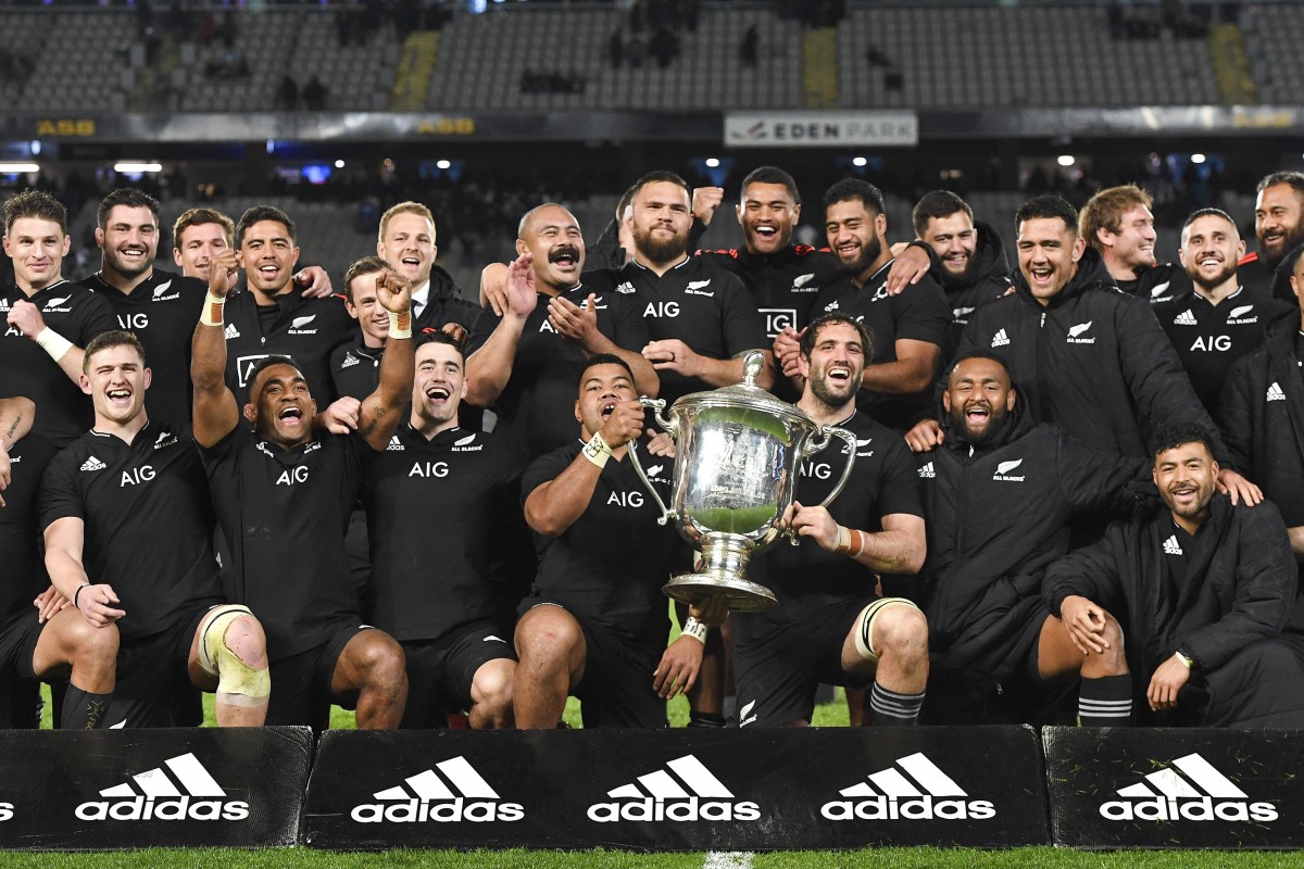The New Zealand All Blacks celebrate after defeating Australia in the second Bledisloe Cup rugby test at Eden Park in Auckland. Photo: AP