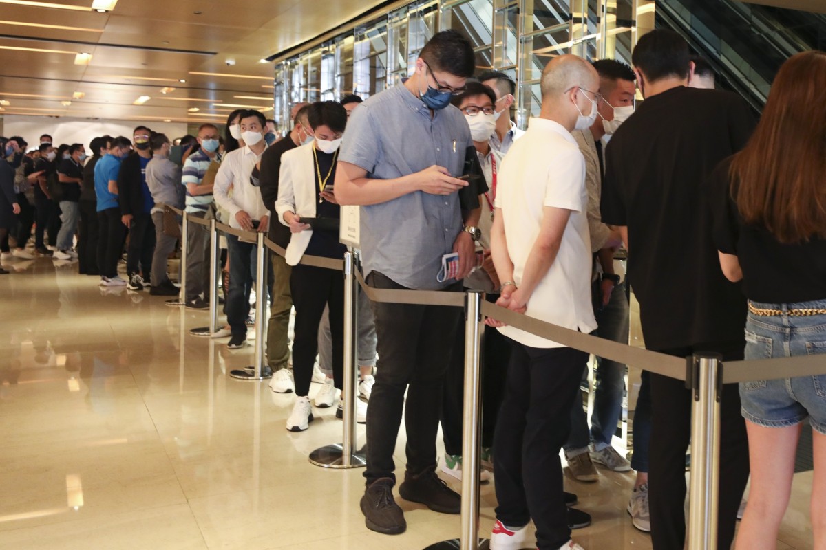 Homebuyers queuing for Kerry Properties’ La Marina residential units in Wong Chuk Hang at the developer’s sales office in Quarry Bay on 11 September 2021. Photo: Xiaomei Chen.