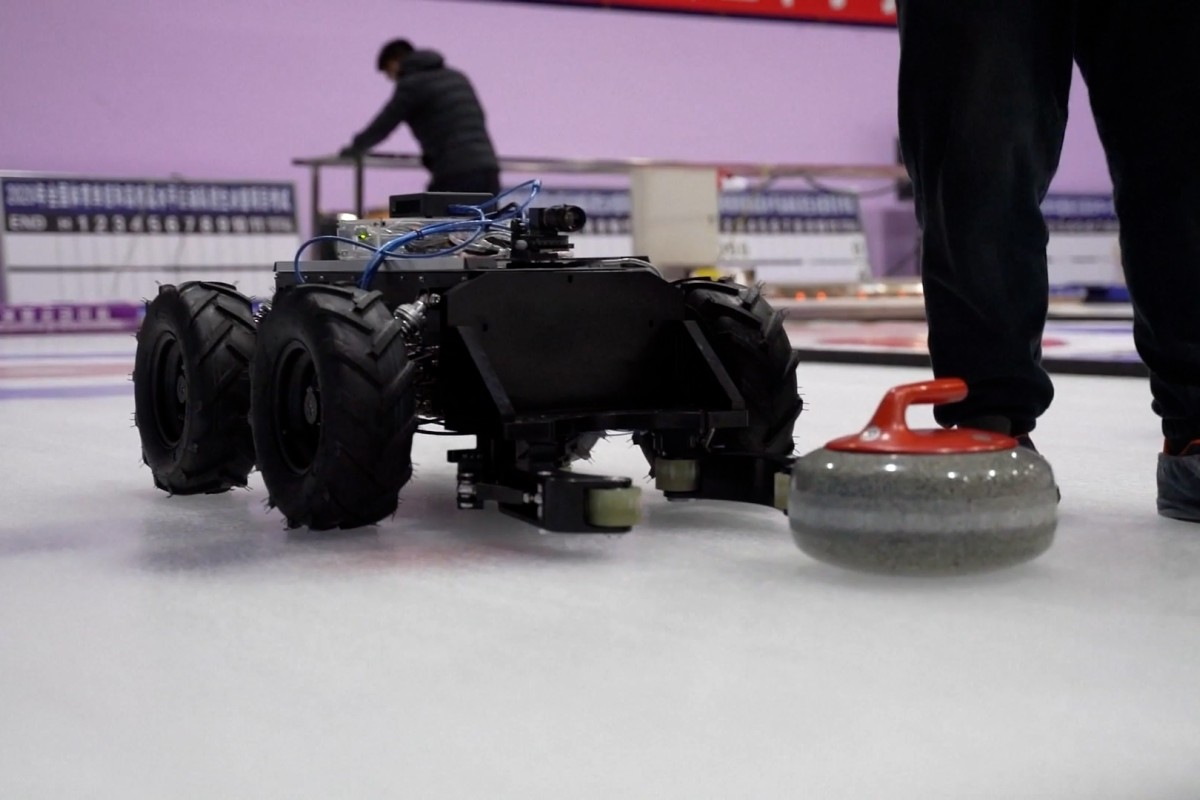 Robot ‘coach’ trains Olympic curlers