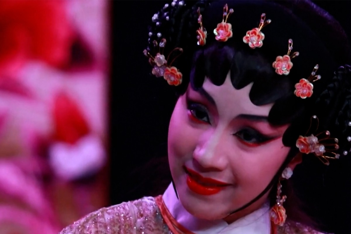 Young Hongkongers keep Cantonese opera alive