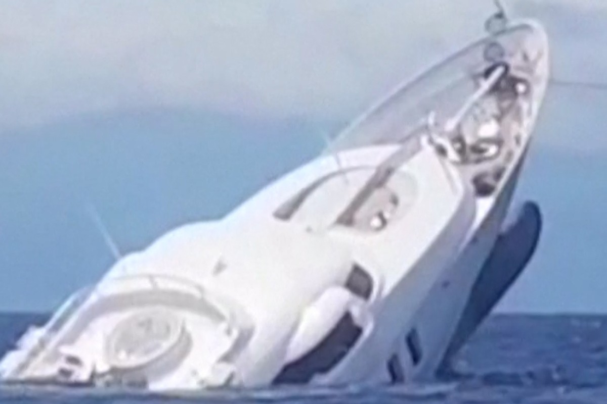 Superyacht sinks Italy