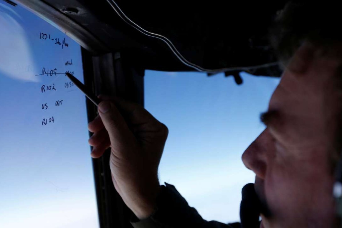 在庫処分 半額 Officials call Airlines Malaysia missing for search off 記念グッズ