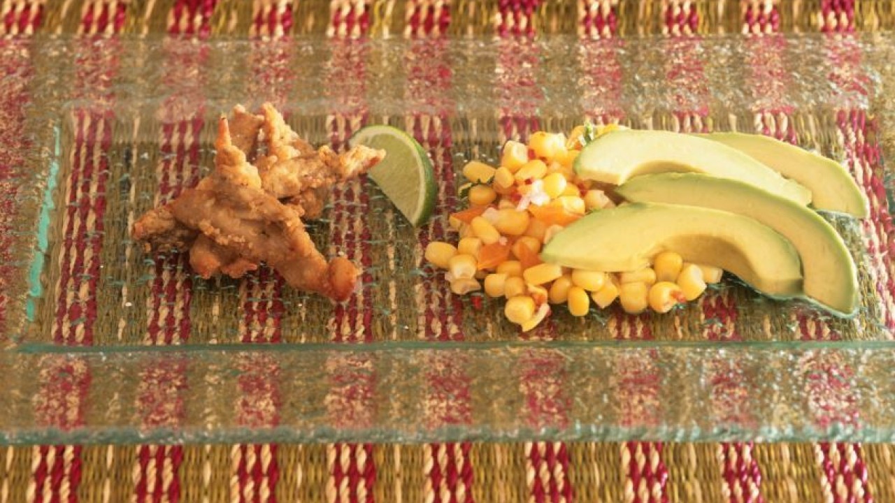 Stir-fried corn with fried clams and avocado recipe