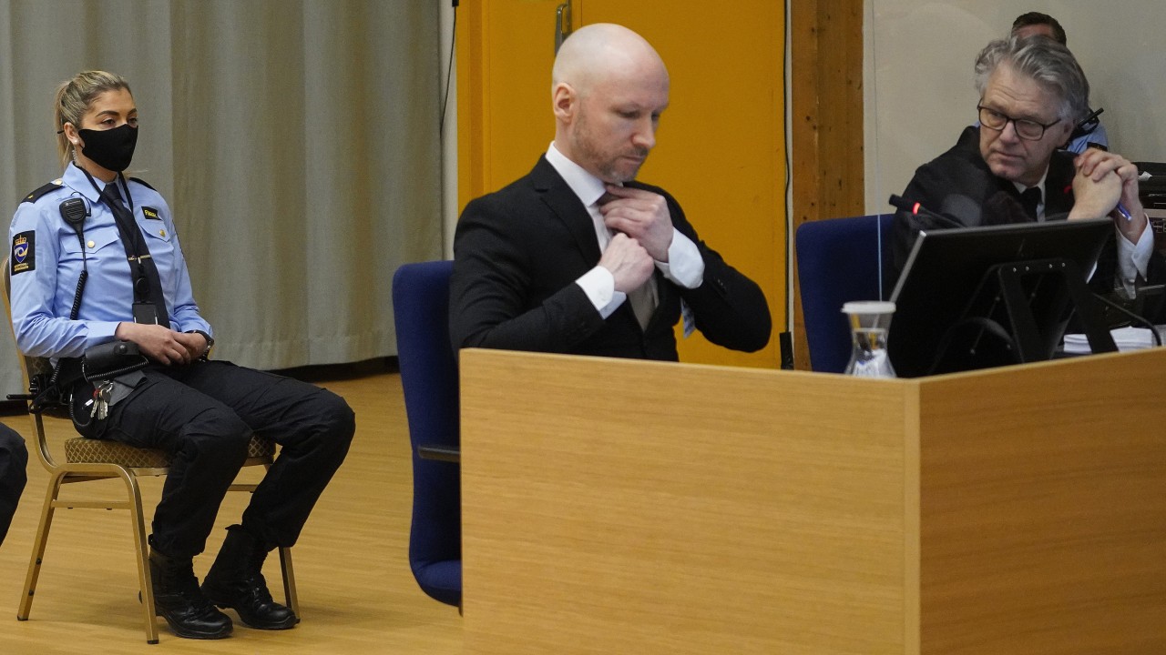 Extremist Anders Breivik makes Nazi salute as he seeks parole 10 years after Norway massacre