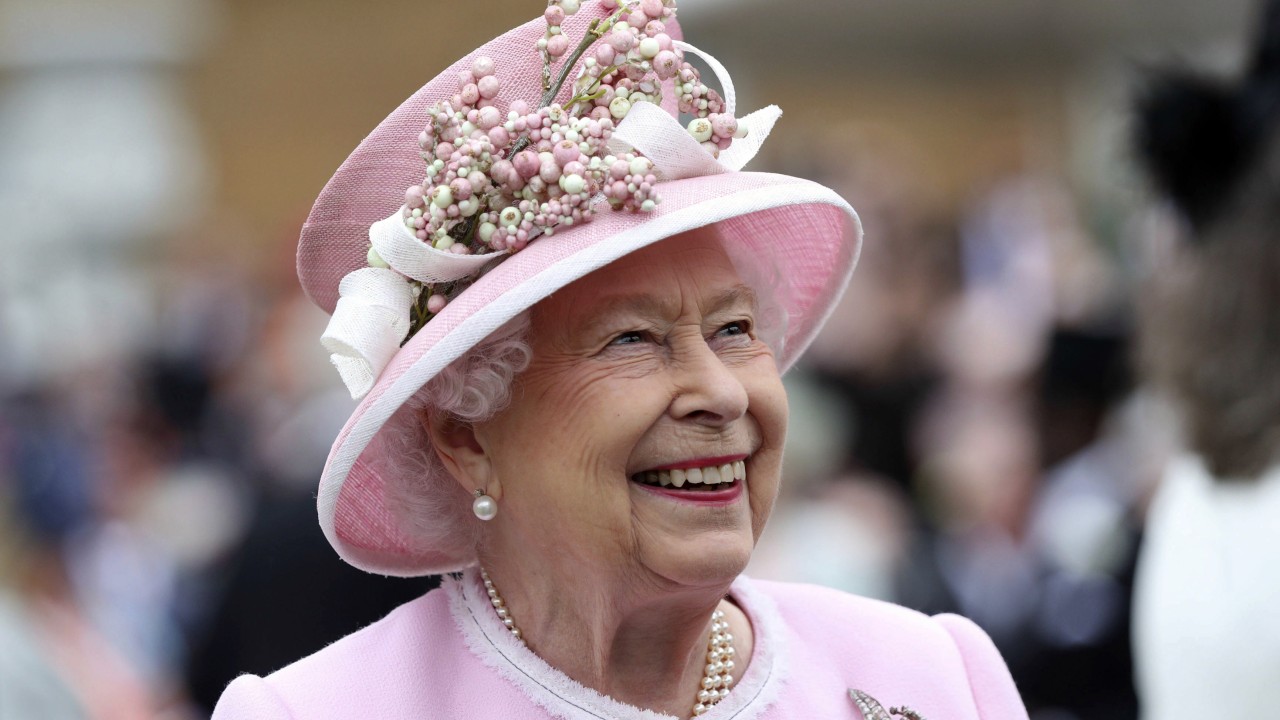İngiltere Kraliçesi Elizabeth kraliyet bahçesi partilerini kaçıracak