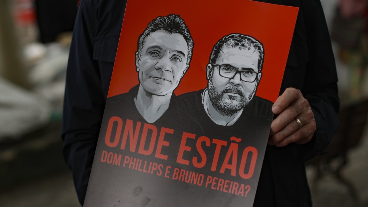 Amazon gizemi: Kayıp İngiliz gazeteci Dom Phillips ve uzman Bruno Pereira'nın eşyalarının bulunmasıyla umutlar sönüyor