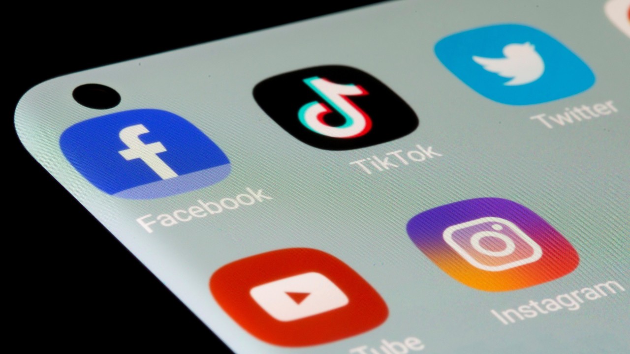 Singapur, zararlı sosyal medya içeriğini kaldırmak veya engellemek için 'çevrimiçi güvenlik' kuralları istiyor