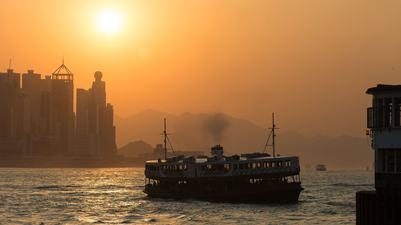 乘坐改装船 World Star 号在香港维多利亚港进行天星小轮日落之旅——感觉如何？