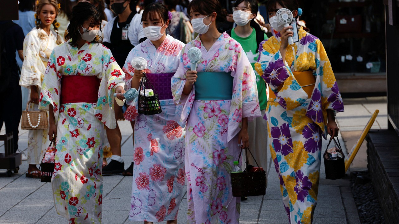 Japonya, zayıf genç kadınların sayısını azaltmaya çalışmak için çalışma başlattı
