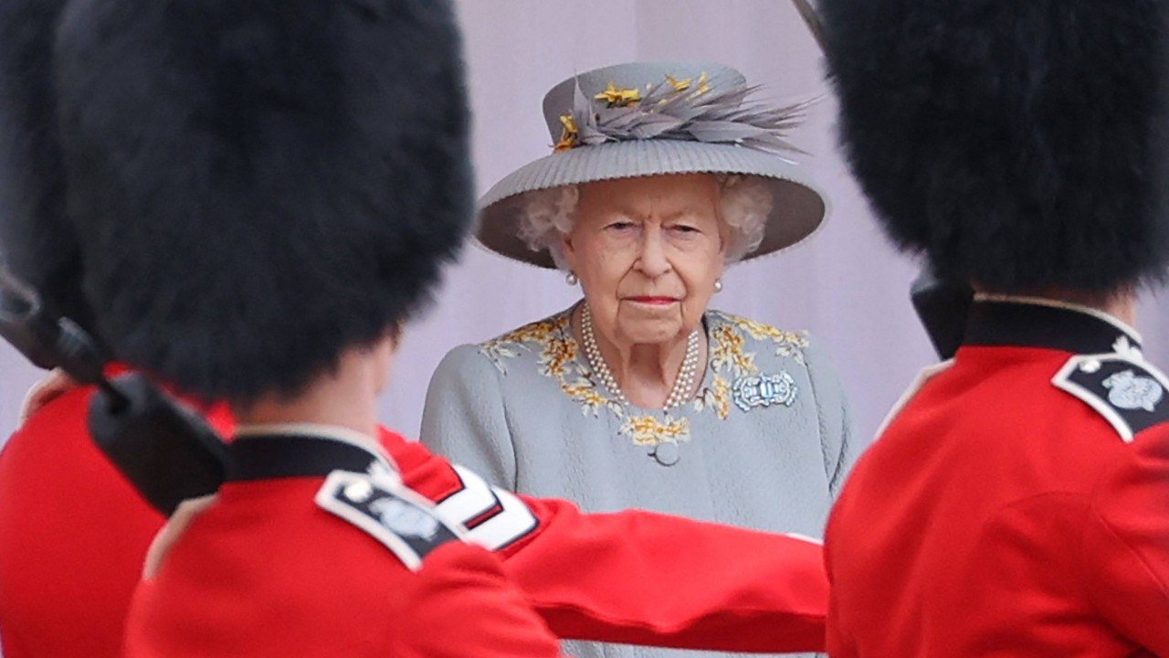 İngiltere'de bir adam, Kraliçe Elizabeth'e yönelik tatar yayı tehdidi nedeniyle İhanet Yasası uyarınca suçlandı
