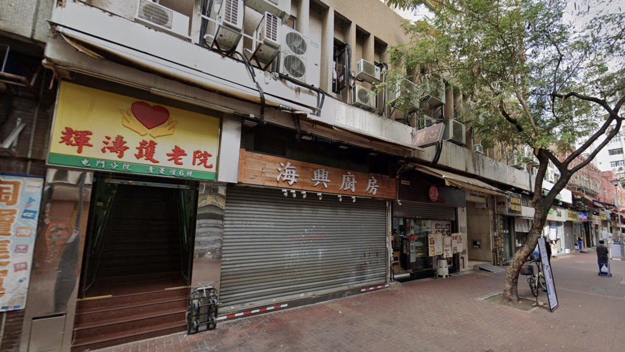 Hong Kong restoranının önünde 30 kişinin karıştığı çete kavgasında 3 kişi yaralandı