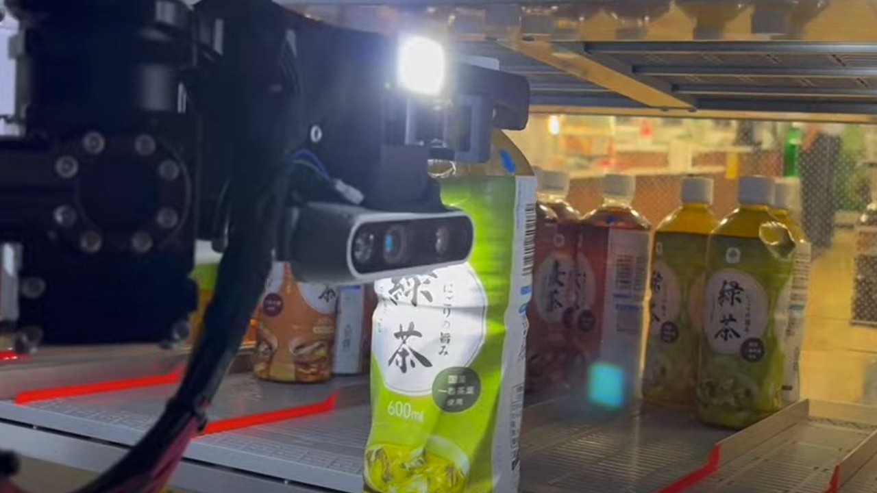 Robot shelf-stackers replace human workers at FamilyMart stores in Japan