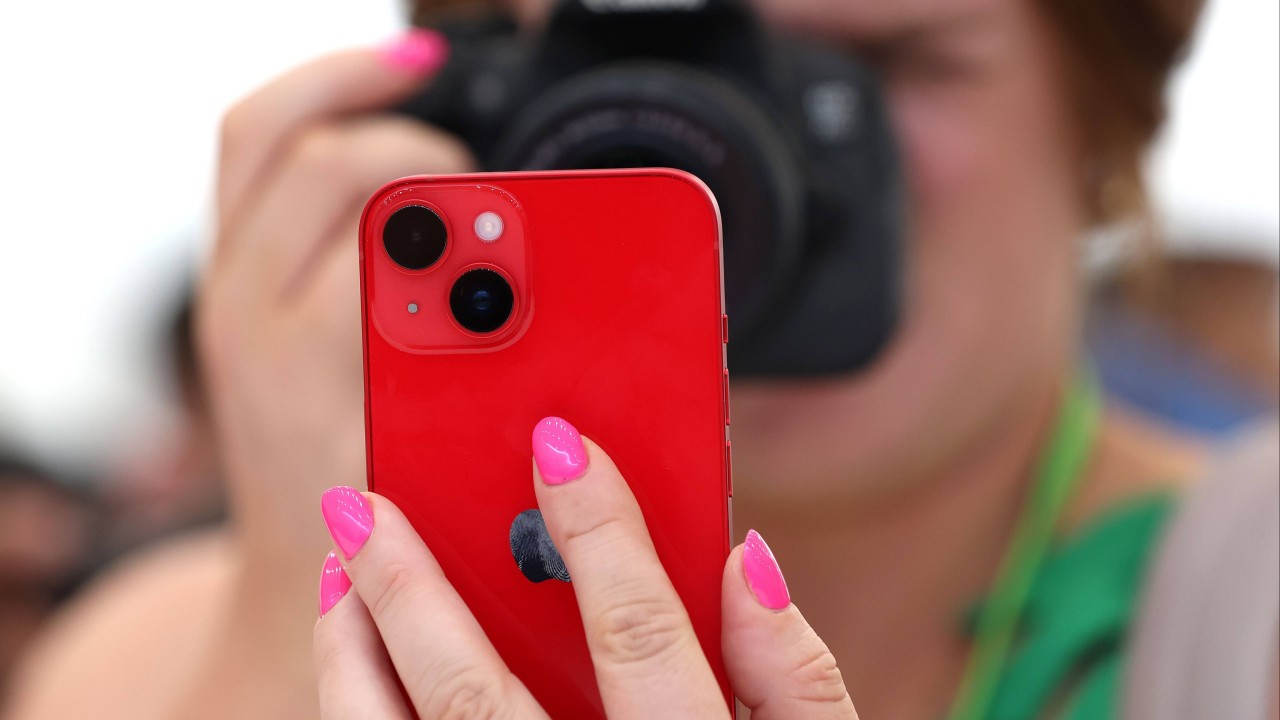 Apple'ın iPhone 14'ü Çin'deki netizenlerden karışık tepkiler aldı ancak analistler, dünyanın en büyük akıllı telefon pazarında iyi sonuç vereceğini tahmin ediyor