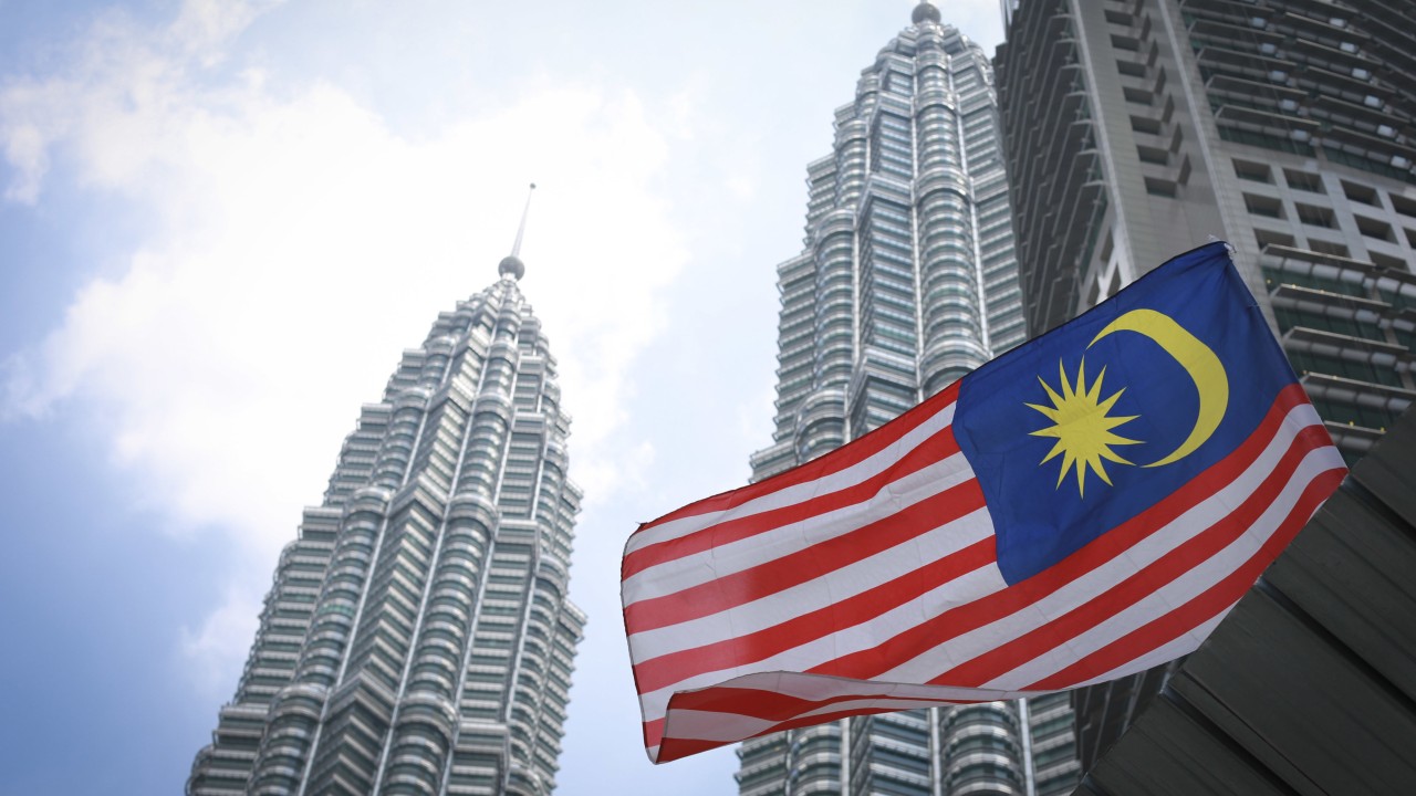 Malezya merkez bankası, enflasyon riski görünümü bulutlandırdığı için üst üste üçüncü toplantı için kilit oranı artırdı