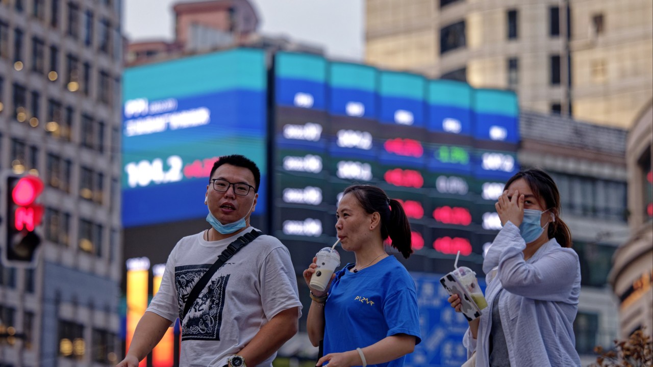 Çin devlet gazetesi, geri alımları ve ekonomiyi iyileştirmeyi gerekçe göstererek, kuşatılmış borsadan bahsetmeye çalışıyor