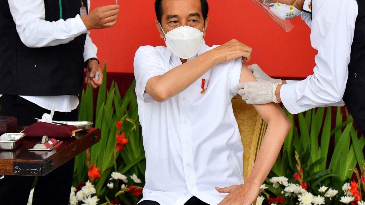 Endonezya, Jokowi'nin aşı kayıtları da dahil olmak üzere bir dizi sızıntıdan sonra uzun zamandır beklenen veri koruma yasasını onayladı