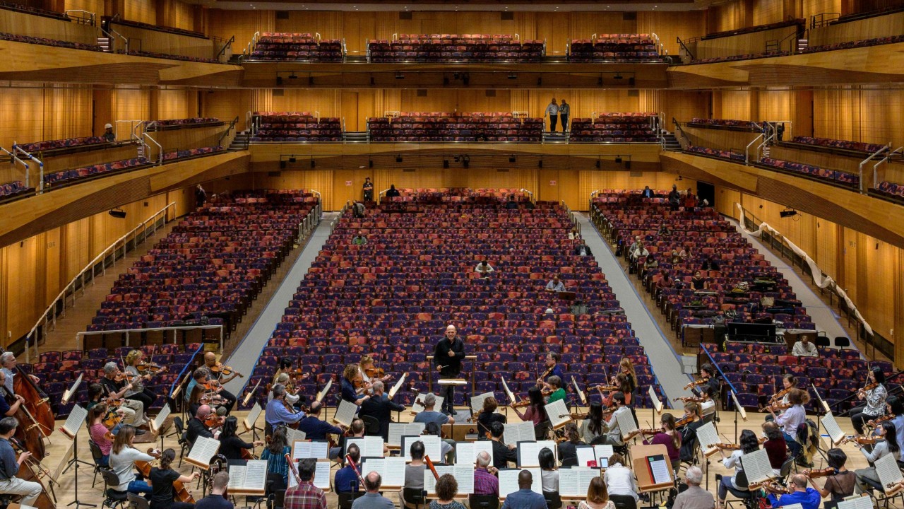 “这个大厅是如此灵活”：纽约爱乐乐团的翻新住宅重塑了乐团的声音
