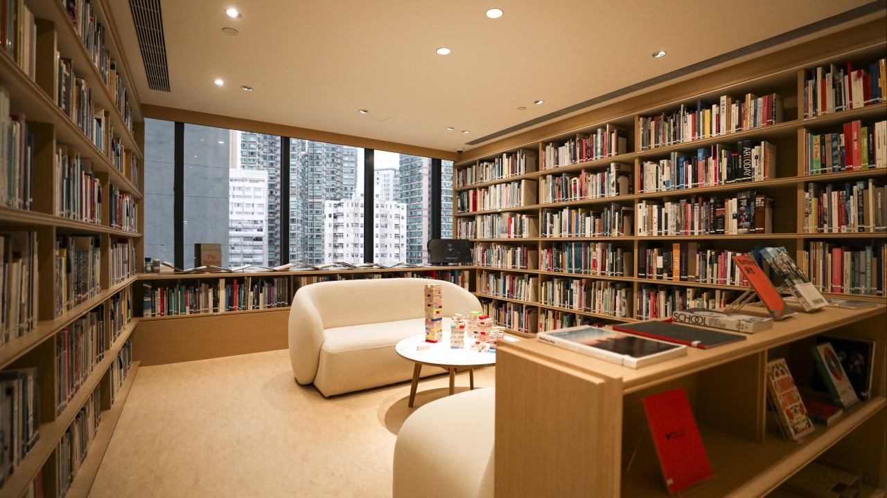 亚洲艺术档案馆在香港翻新的公共图书馆经过一年的大修后从拥挤变得舒适