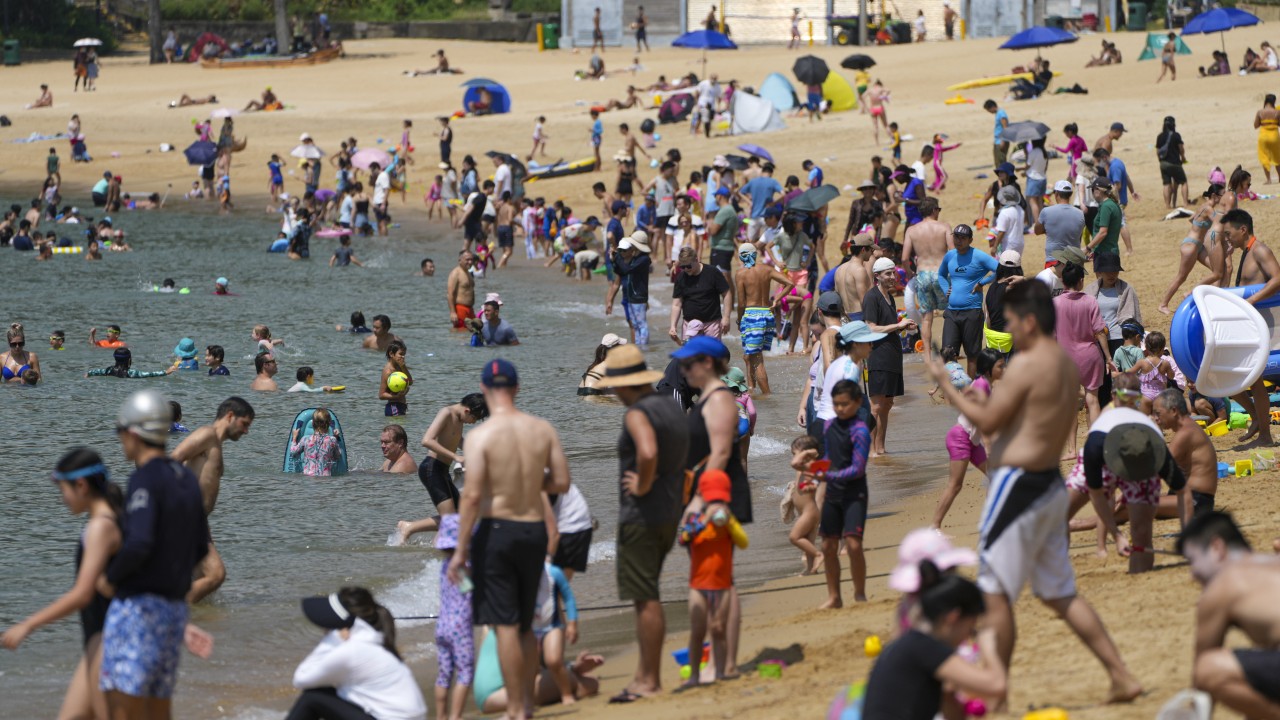 Mercury climbs to 33.5 degrees Celsius, setting record for hottest Chung Yeung Festival in Hong Kong