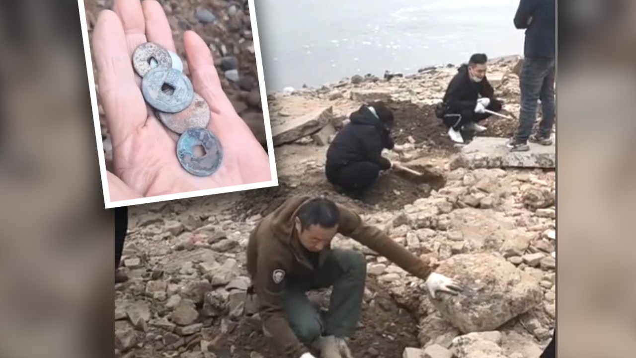 Amatör hazine avcıları, yaz rekoru kıran sıcak hava dalgasının nehir yataklarını kurutup değerli kalıntıları ortaya çıkarmasından sonra Çin şehrine iniyor