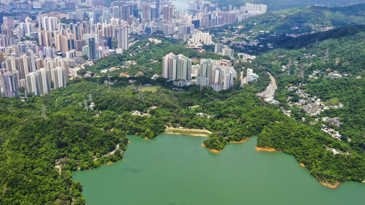 Bakan, Lantau Yarın planına desteğini yineleyerek, Hong Kong'un kır parklarının saçaklarının olası konut alanları olarak ayrıldığını söyledi