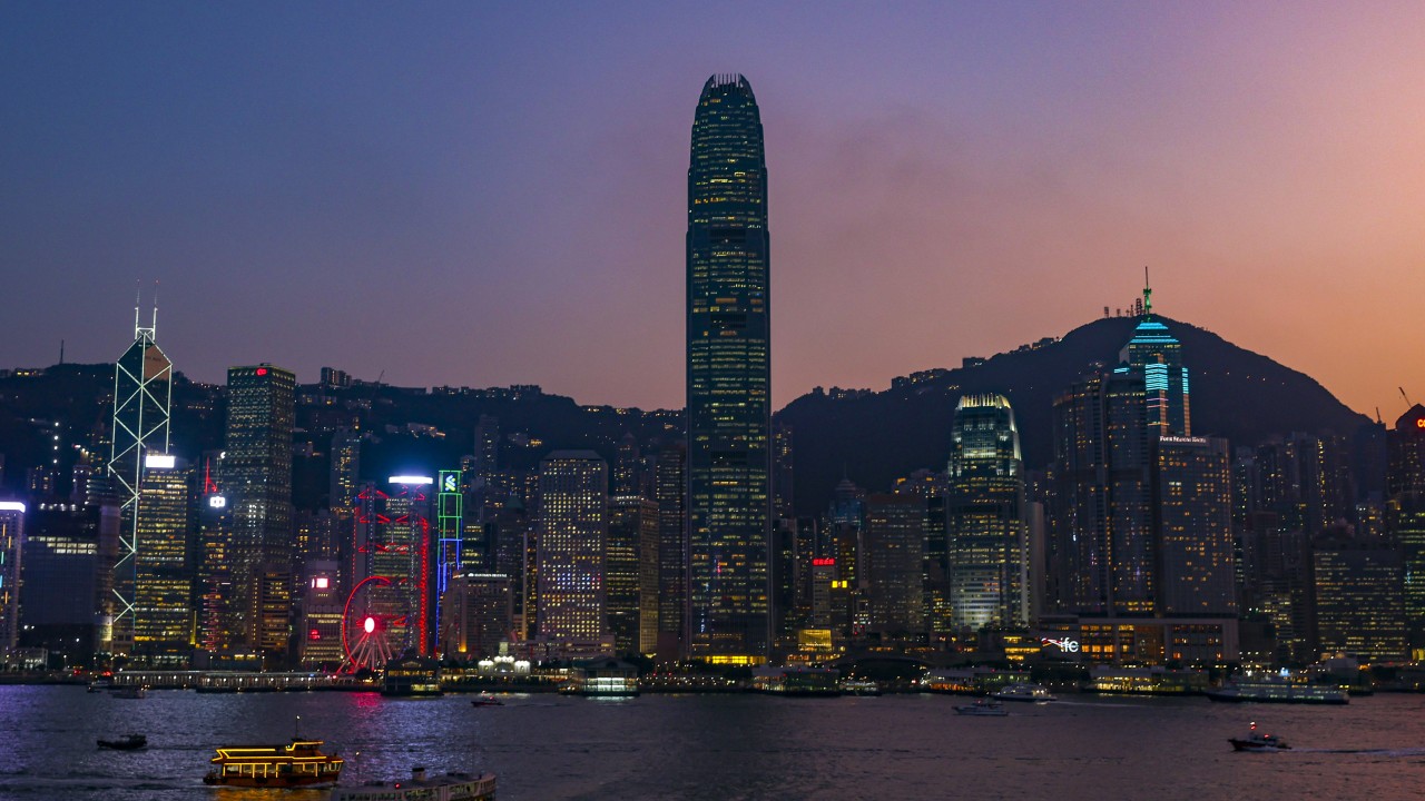 Hong Kong'un 2 enerji şirketi tarifeleri Ocak ayından itibaren yüzde 6,4'e kadar artıracak