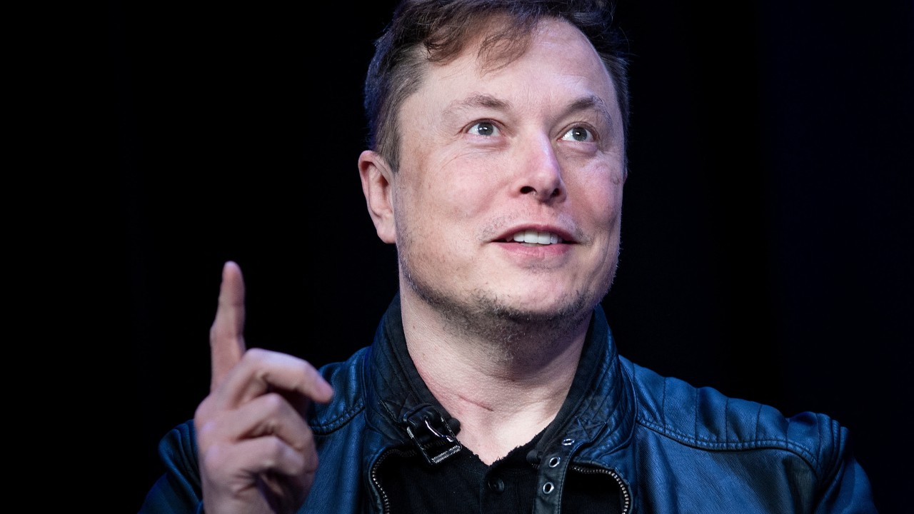 Elon Musk, askıya alınan Twitter hesaplarına 'af' tanıyarak nefret söylemi korkularına yol açıyor