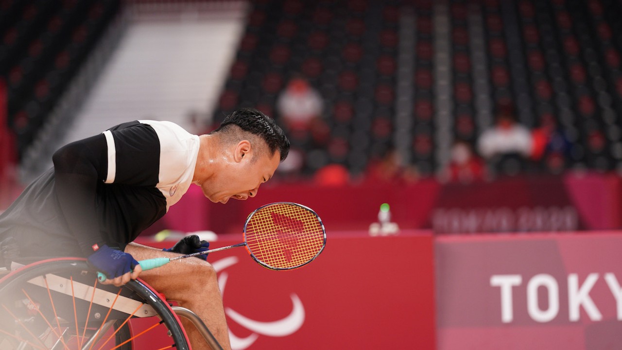 “我感到绝望”：香港残奥会羽毛球奖牌得主陈晓东因车祸失去了一条腿，克服了逆境