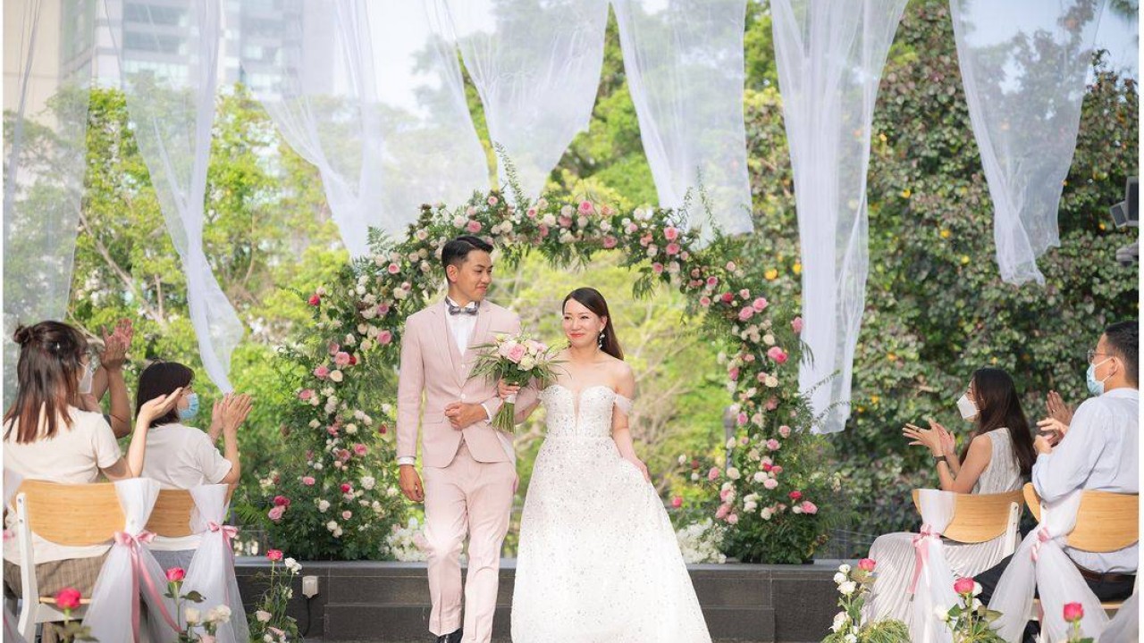 At least a 1-carat diamond ring for her, good looks and body shape for him: what Hong Kong brides-to-be and grooms look for from a partner