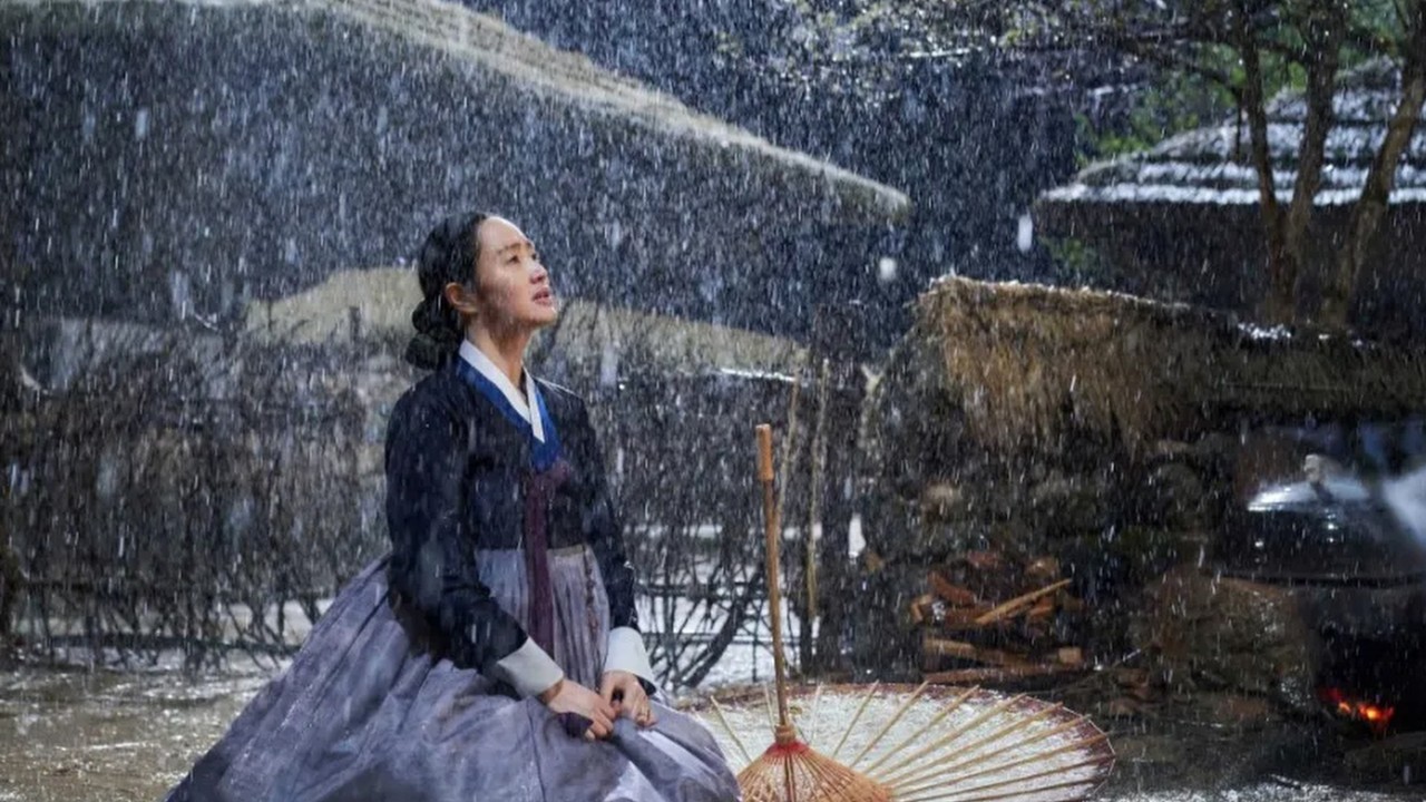 Netflix historical K-drama Under the Queen’s Umbrella mixes tiger mothers, court intrigue and parasol politics