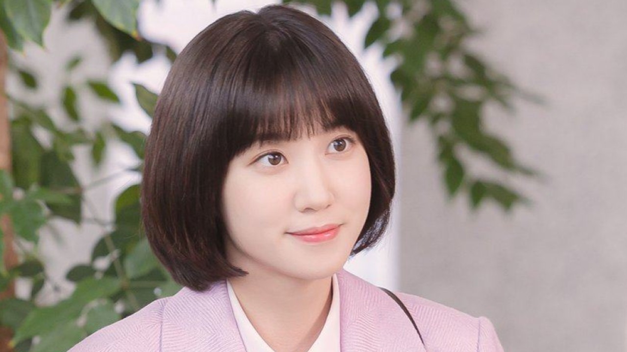 Extraordinary Attorney Woo star Park Eun-bin considers romantic comedy role in The Diva of Deserted Island; Ahn Bo-hyun eyed for Gold Spoon – K-drama casting latest