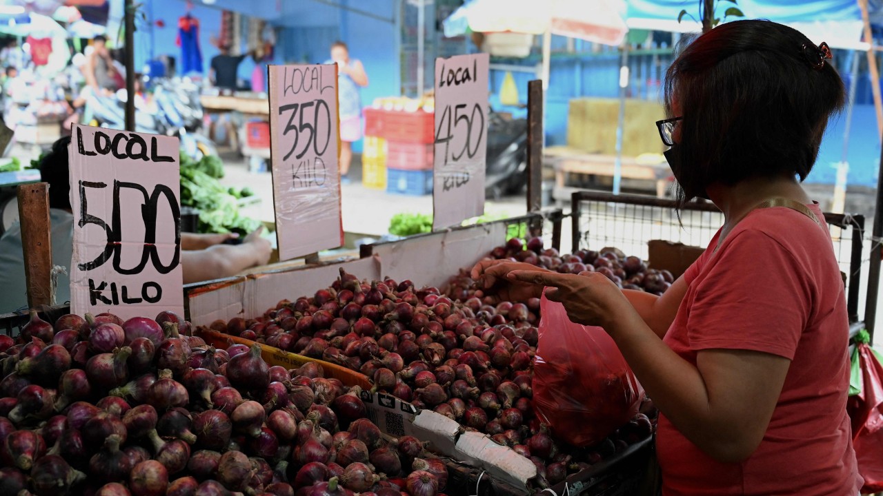 Filipinli çiftçiler, Çin'in soğan fiyatları biftekten daha yüksek olduğu için kaçakçıları suçladığını söylüyor